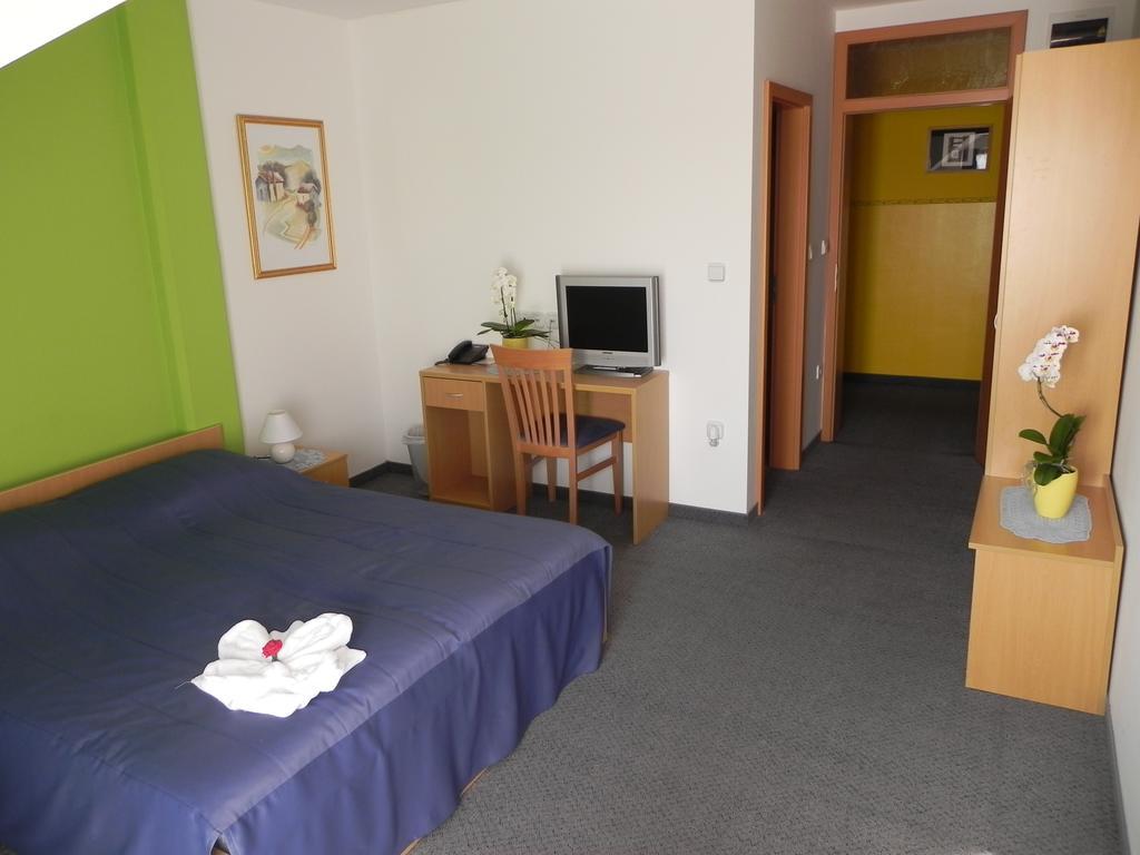 Motel Majolka Птуй Екстериор снимка